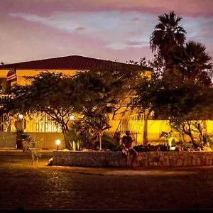 https://surf-house-hostel.cape-verdehotels.com